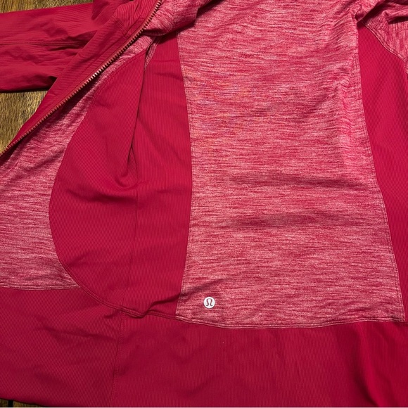 Lululemon In Flux Jacket in Cranberry Zip Up Red with Hood Size 8 - Picture 10 of 14